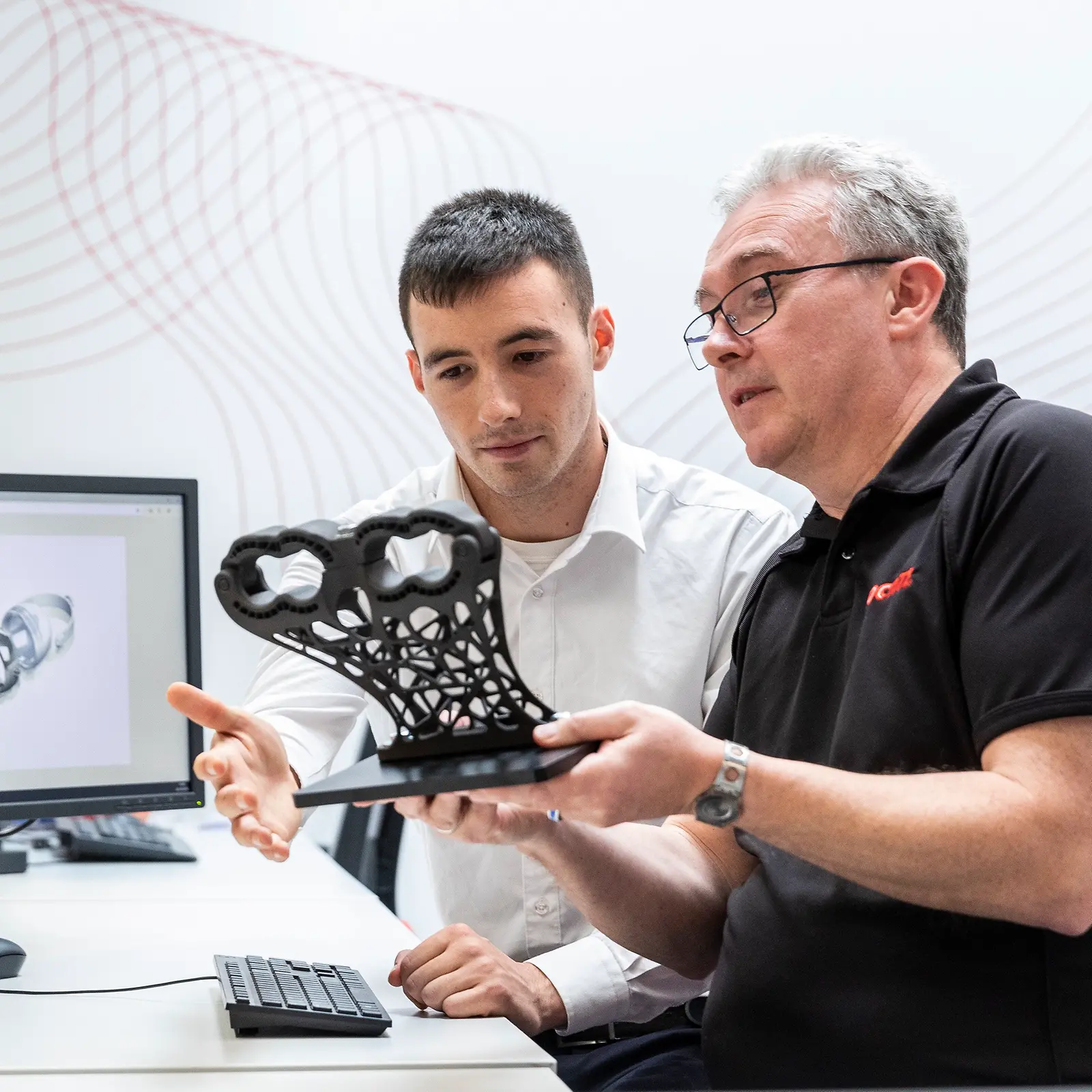 Los ingenieros de Henkel trabajan con clientes de los sectores de la automoción y la industria para optimizar las piezas impresas en 3D.