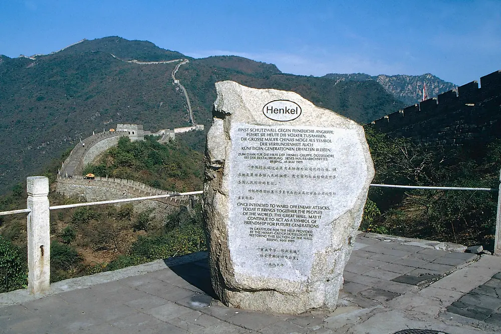 Piedra conmemorativa en la Gran Muralla China