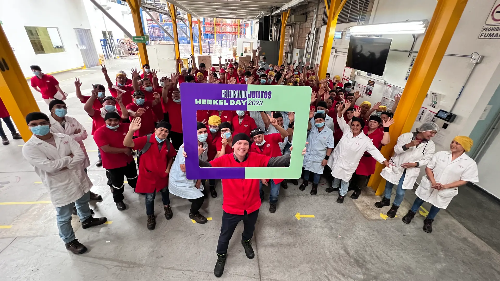 Colaboradores Henkel en fotografía grupal