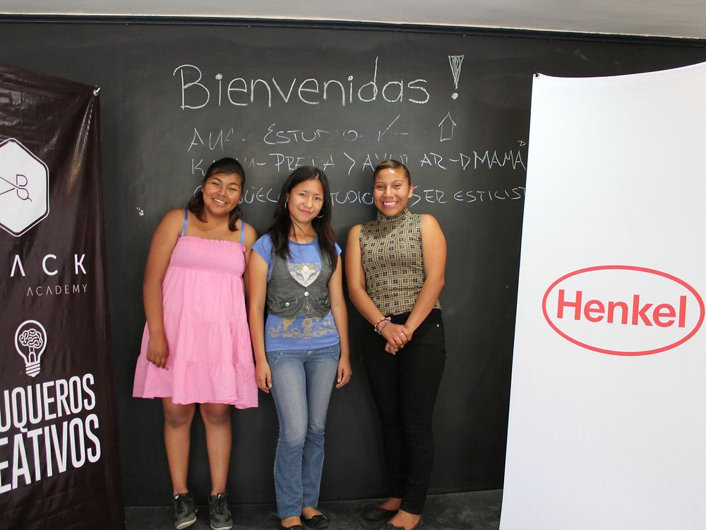 2015-09-03-Brindando un mejor futuro para jóvenes mexicanas ‘un mechón a la vez’-3