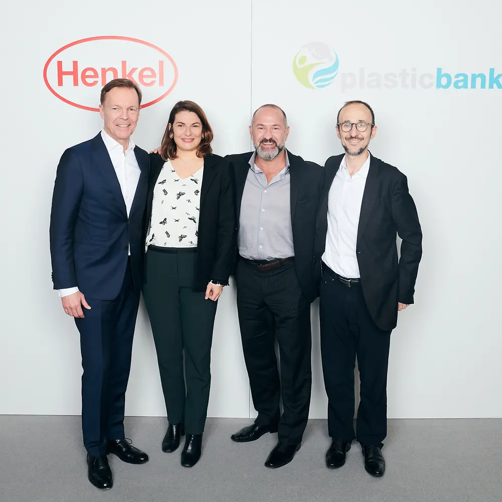 Next step in the partnership of Henkel and Plastic Bank (von links): Jens-Martin Schwärzler (Henkel), Sylvie Nicol (Henkel), David Katz (Plastic Bank), and Bruno Piacenza (Henkel) 